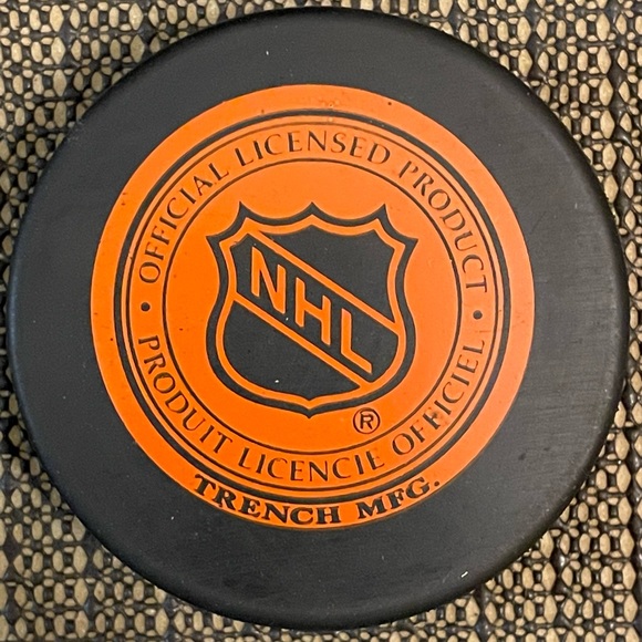 Official NHL NY Islanders Game Puck Signed By HOFer and Superstar,Bryon Trottier - Picture 2 of 2